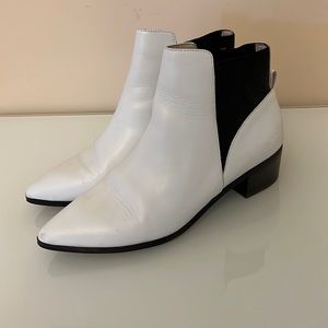 Halogen white leather boot in size 7